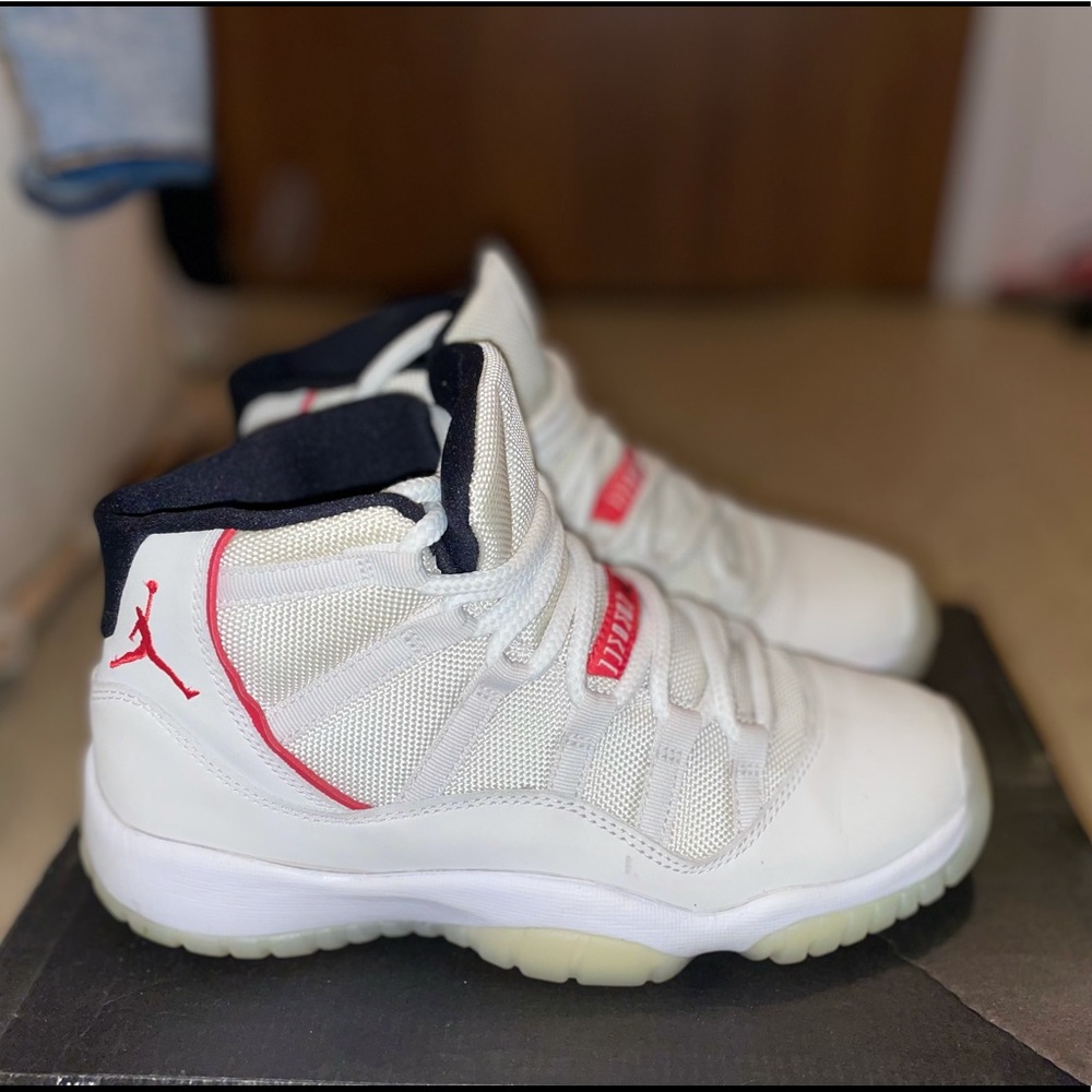 Jordan 11 retro(GS) platinum tint